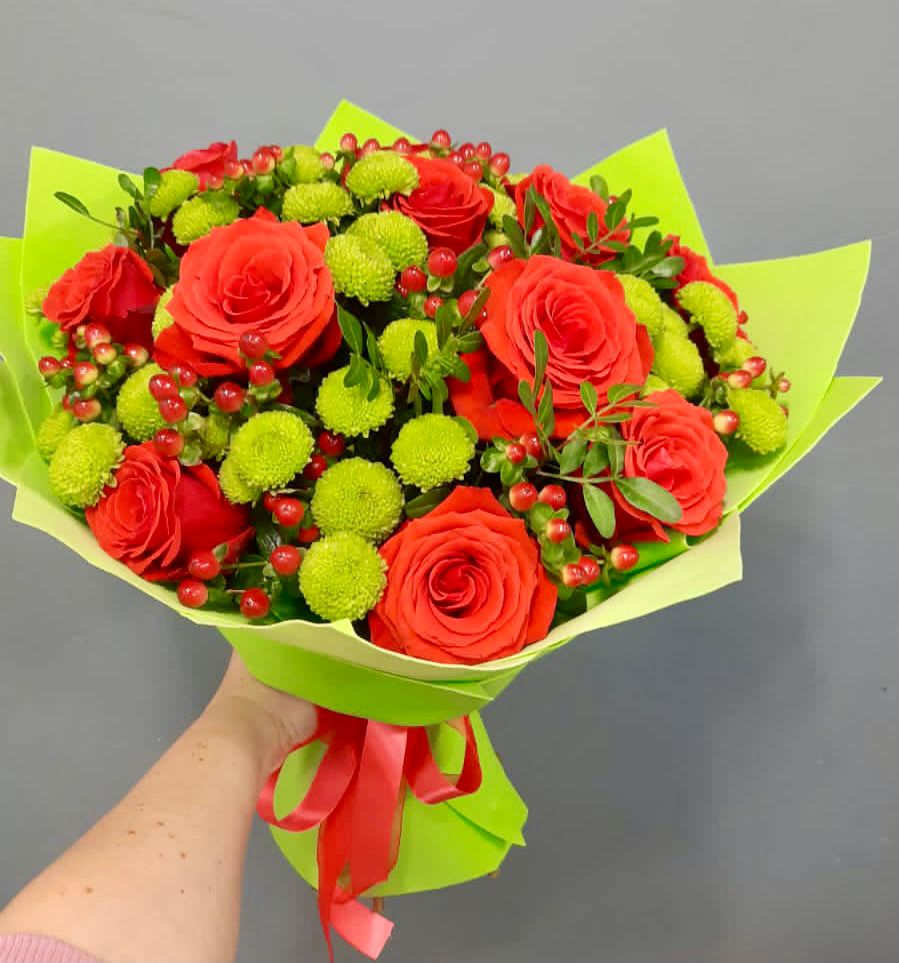 Букет цветов из: Хризантемы и Розы в Южно-Сухокумске