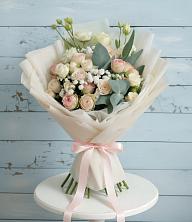 Букет цветов из:  Розы и Лизиантусы в Южно-Сухокумске