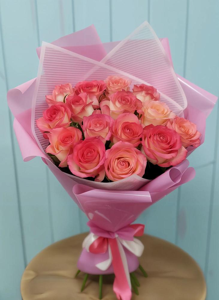 Букет 15 Розовых роз Равель в Южно-Сухокумске