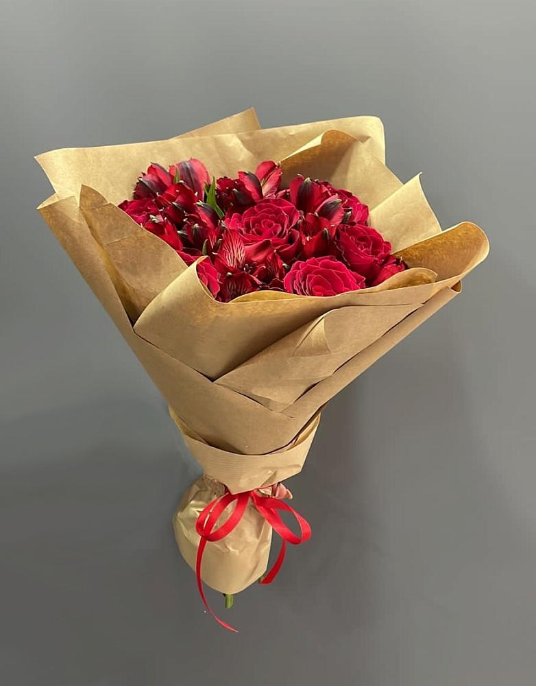 Букет цветов из: Альстромерии и Розы в Южно-Сухокумске