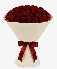 Букет 101 Бордовая роза Блэк Бакарра в Южно-Сухокумске