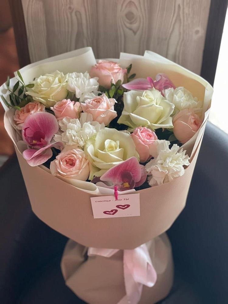 Букет цветов из: Орхидеи, Розы и Гвоздики в Южно-Сухокумске