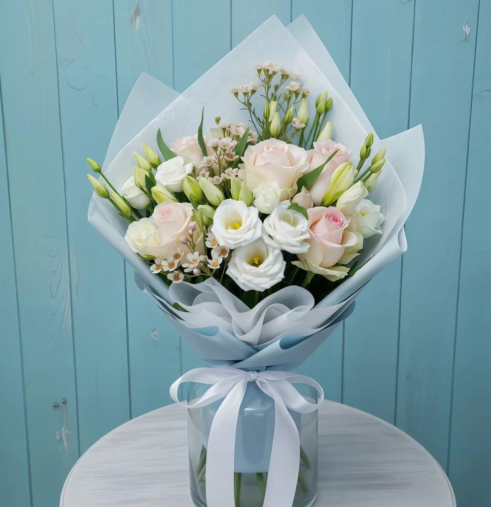 Букет цветов из: Розы и Лизиантусы в Южно-Сухокумске