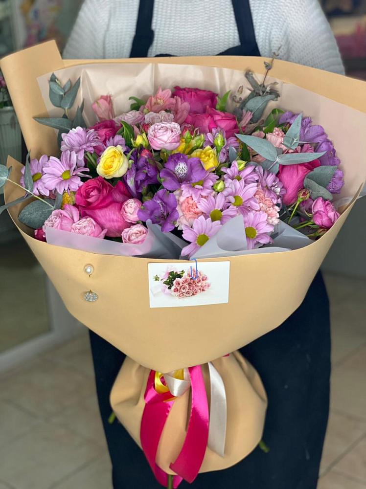 Букет цветов из: Хризантемы, Гвоздики и Альстромерии в Южно-Сухокумске