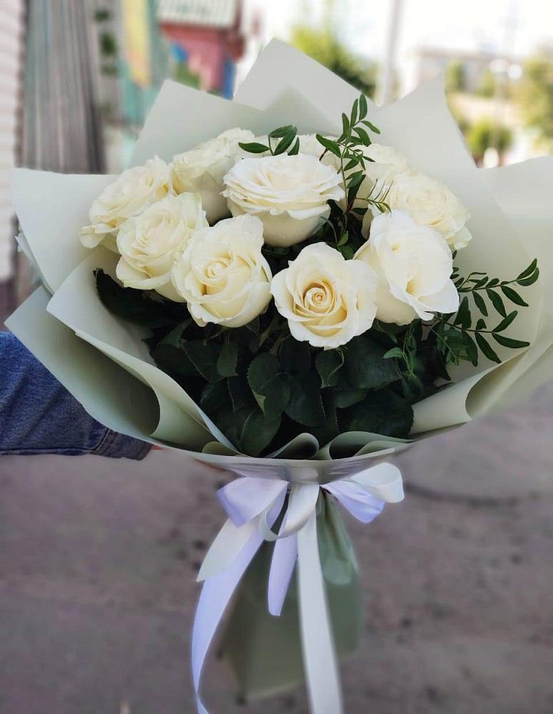 Букет Белые розы Проуд в Южно-Сухокумске