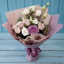 Букет цветов из:  Розы и Лизиантусы в Южно-Сухокумске