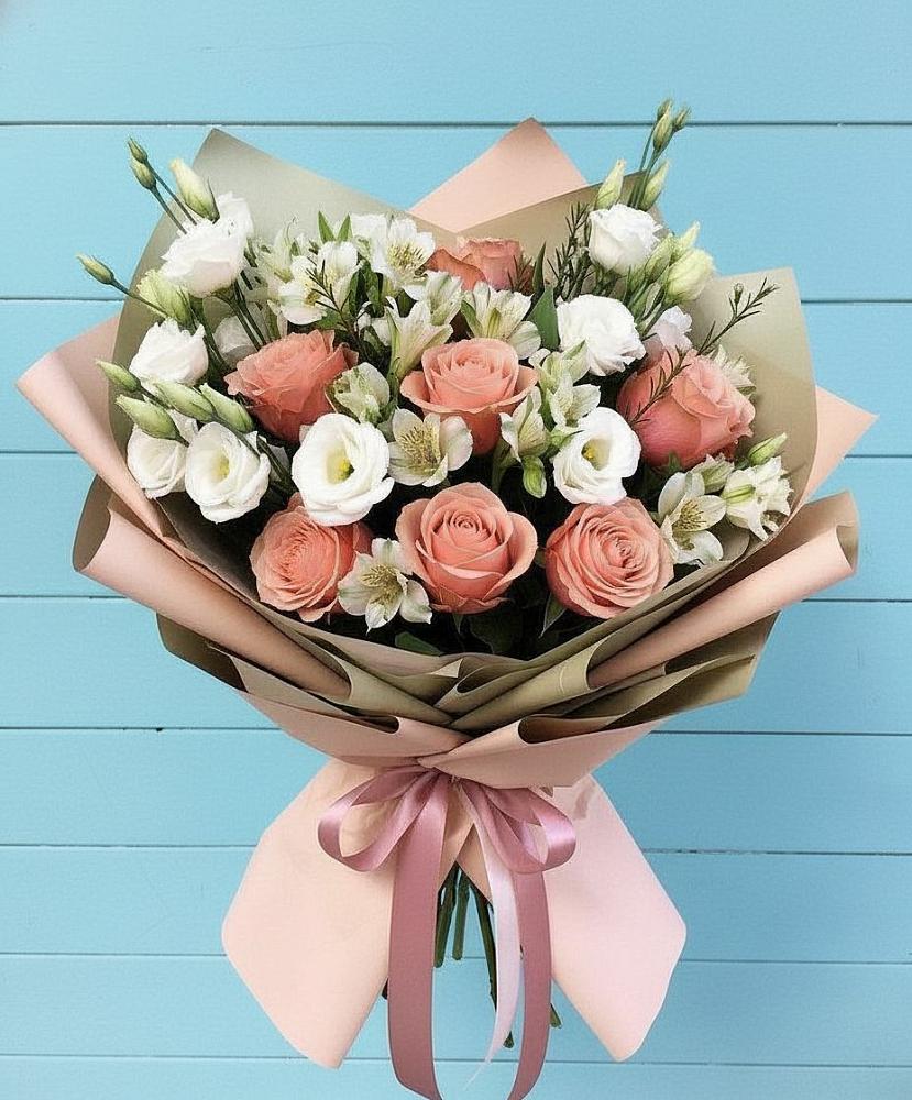 Букет цветов из: Розы, Альстромерии и Лизиантусы в Южно-Сухокумске
