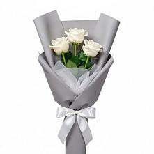 Букет 3 белые розы в Южно-Сухокумске