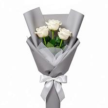 Букет 3 белые розы в Южно-Сухокумске