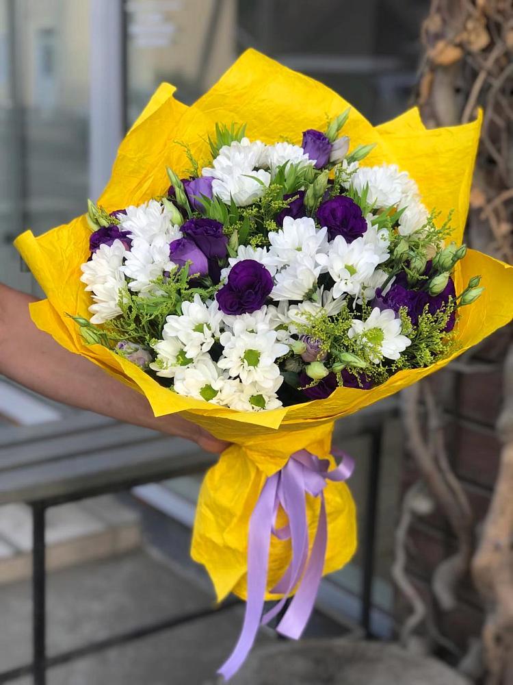 Букет цветов из: Ирисы, Хризантемы и Ромашки в Южно-Сухокумске