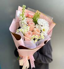 Букет цветов из:  Хризантемы и Розы в Южно-Сухокумске