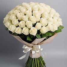 Букет 101 беля роза Белоснежка в Южно-Сухокумске
