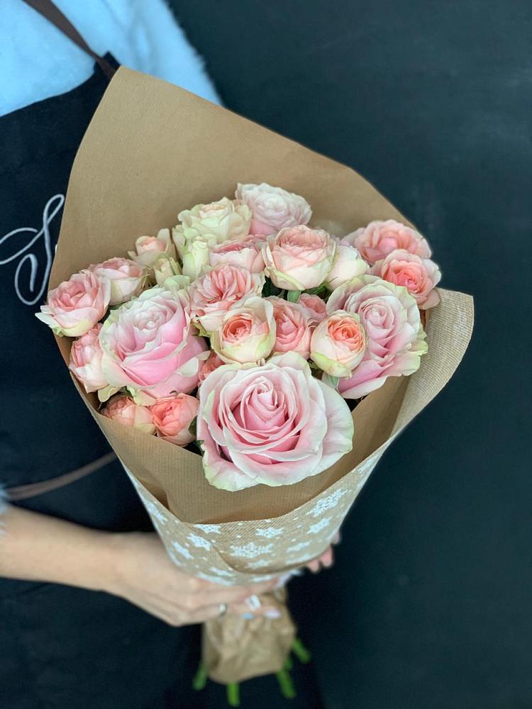 Букет цветов из: Хризантемы и Розы в Южно-Сухокумске