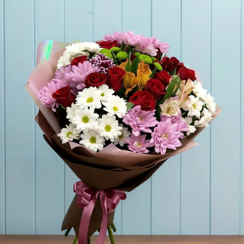 Букет цветов из: Розы, Хризантемы и Альстромерии в Южно-Сухокумске