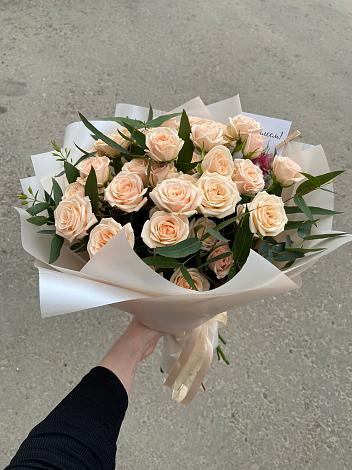 Букет Кремовые розы Латте в Южно-Сухокумске