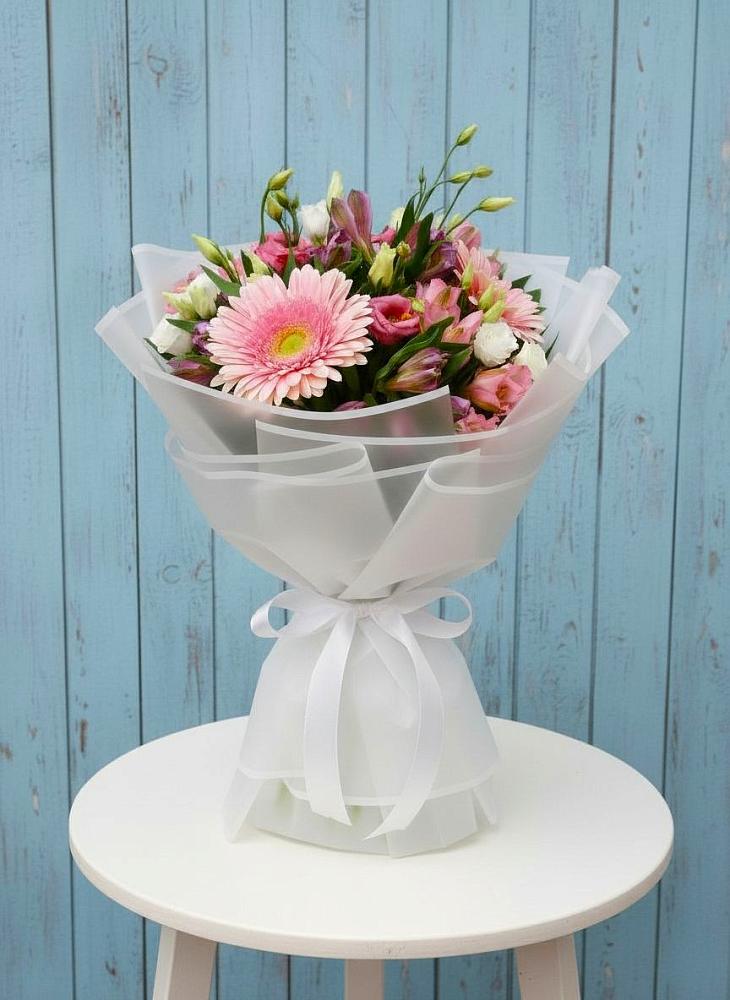 Букет цветов из: Герберы, Альстромерии и Лизиантусы в Южно-Сухокумске