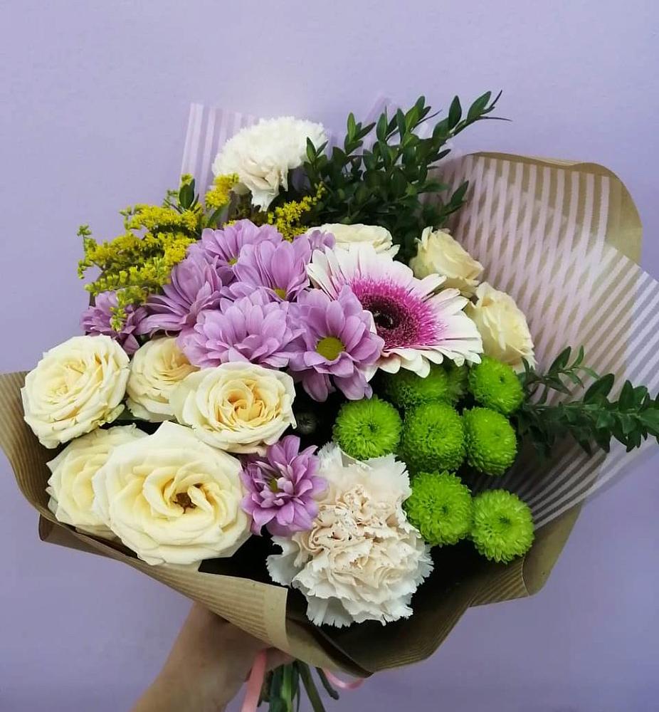 Букет цветов из: Хризантемы, Розы, Гвоздики и Герберы в Южно-Сухокумске