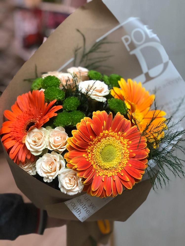 Букет цветов из: Герберы, Хризантемы и Розы в Южно-Сухокумске