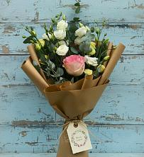 Букет цветов из:  Розы и Лизиантусы в Южно-Сухокумске