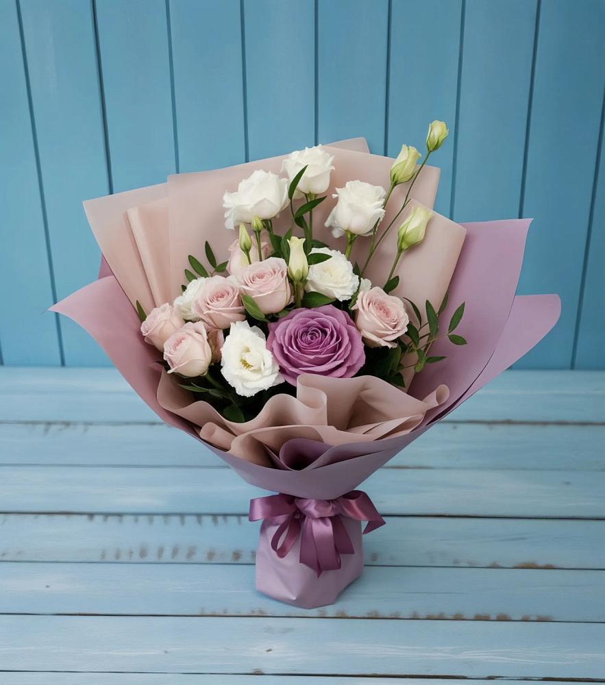 Букет цветов из: Розы и Лизиантусы в Южно-Сухокумске