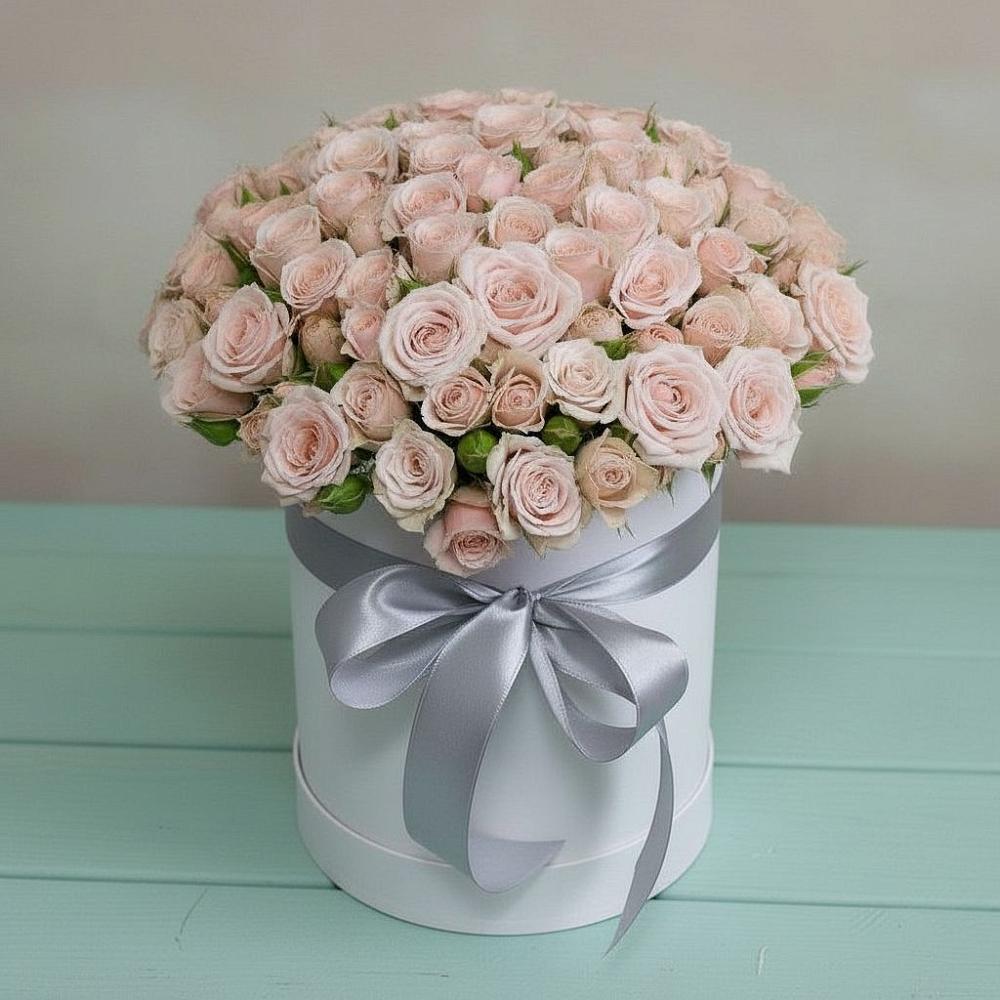 Цветочная композиция из Розы в шляпной коробке в Южно-Сухокумске